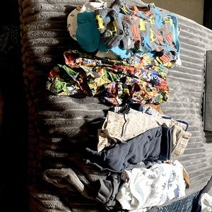 Baby clothes new born he never wear them I want $40 for all of them
